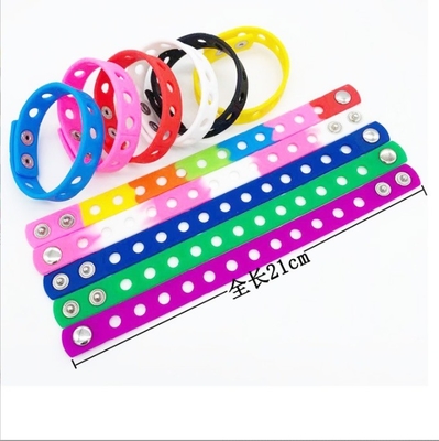 Pulseira de borracha de silicone personalizada Pulseira com buracos personalizável e durável