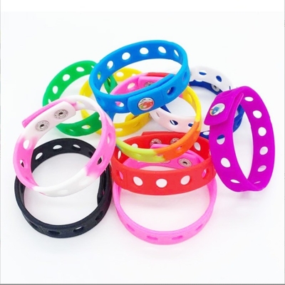 Pulseira de borracha de silicone personalizada Pulseira com buracos personalizável e durável