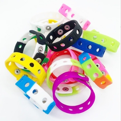 Pulseira de borracha de silicone personalizada Pulseira com buracos personalizável e durável