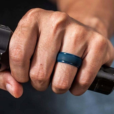 Anel de casamento de silicone para homens Step Edge Design elegante 4 pacotes Serviço de moldagem individual