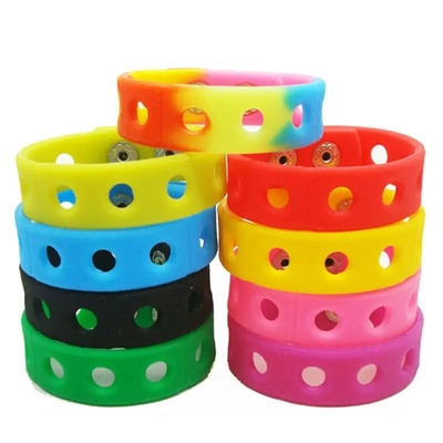 Pulseira esportiva de silicone de 18 cm de comprimento com serviço de moldagem e ornamento personalizado