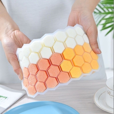 Fabricantes de sorvete sustentável Quente Dobrável 37-cavidade Honeycomb silicone geladeira bandeja com tampa