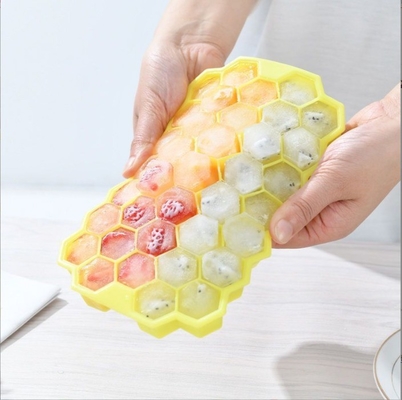 Fabricantes de sorvete sustentável Quente Dobrável 37-cavidade Honeycomb silicone geladeira bandeja com tampa