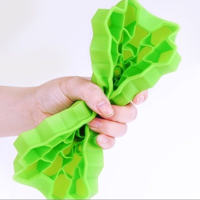 Fabricantes de sorvete sustentável Quente Dobrável 37-cavidade Honeycomb silicone geladeira bandeja com tampa