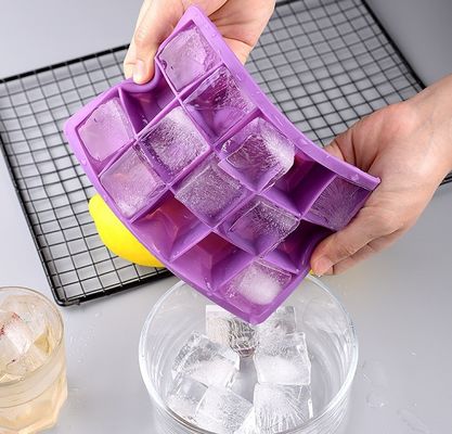 Fabricantes de sorvete fácil de soltar 15 cavidade 24 cavidade silicone cubos de gelo bandejas com tampas