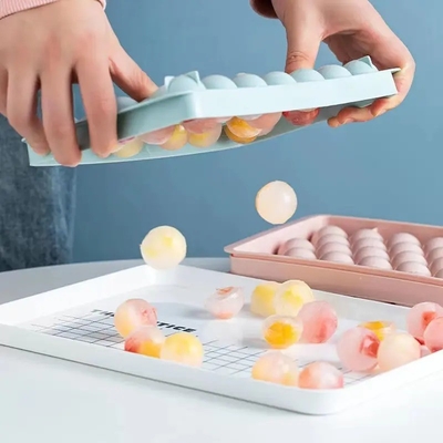 Material de PP Três tamanhos Eco-friendly Food Grade Silicone Ice Maker Ice Cube Tray Pequeno molde para fabricação de bolas de gelo