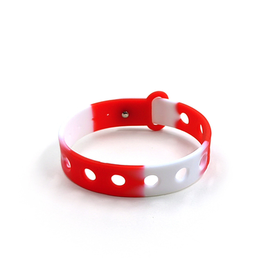 Pulseira de silicone multi-color personalizada para crianças com buracos para feitiços por moldagem