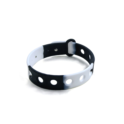 Pulseira de silicone multi-color personalizada para crianças com buracos para feitiços por moldagem