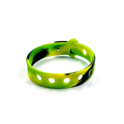 Pulseira de silicone multi-color personalizada para crianças com buracos para feitiços por moldagem