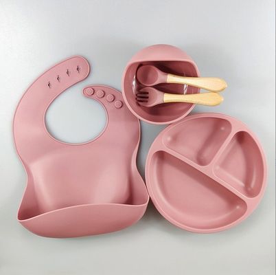 5pcs Eco-friendly Baby Feeding Set Silicone Sucção Bowls Placas Cucharão Forquilha Bib para Pequeninos