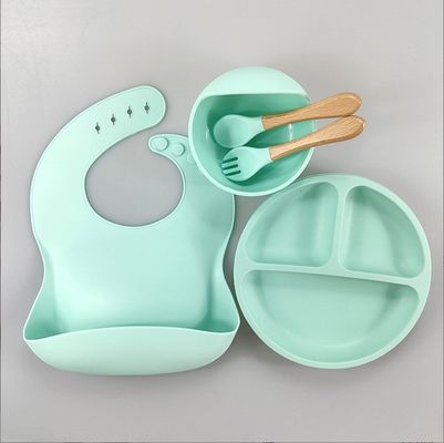 5pcs Eco-friendly Baby Feeding Set Silicone Sucção Bowls Placas Cucharão Forquilha Bib para Pequeninos