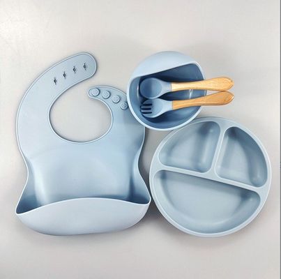 5pcs Eco-friendly Baby Feeding Set Silicone Sucção Bowls Placas Cucharão Forquilha Bib para Pequeninos