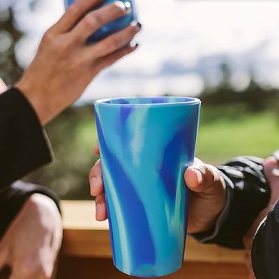 Personalize a sua experiência de beber com o nosso copo de silicone irrompível e livre de BPA