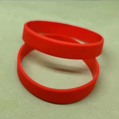 Pulseira de silicone para crianças Bracelete de borracha de tamanho personalizado em moldagem com logotipo de impressão