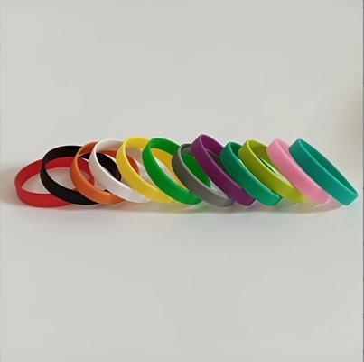 Serviço de processamento de corte pulseiras de silicone brilhante com design e logotipo personalizados
